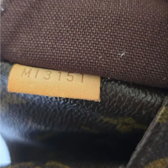 Louis Vuitton Menilmontant MM - Picture 13 of 16